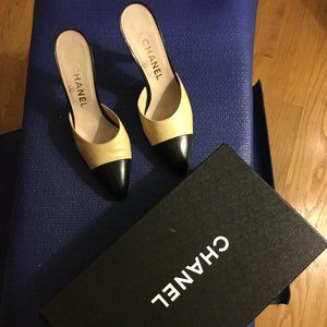 Classic Chanel spectator - never worn- size 5 1/2 to 6